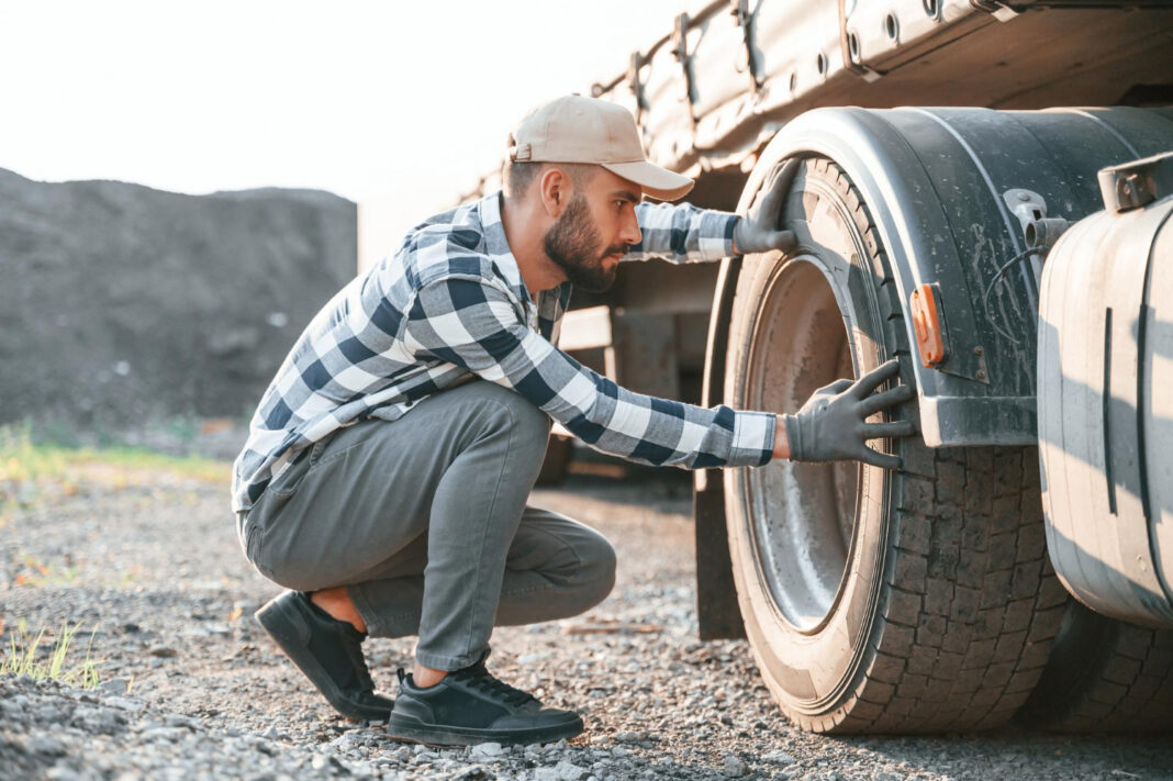 Cum știi că trebuie să schimbi anvelopele de la camion