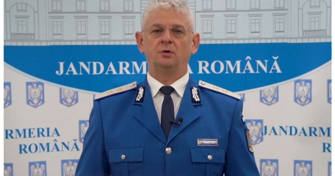 Conducătorul Jandarmeriei Române și-a prezentat scuze în mod public după ce a fost sancționat organizatorul marșului de comemorare a victimelor Colectiv. Conducătorul Jandarmeriei Române și-a prezentat scuze în mod public după ce a fost sancționat organizatorul marșului de comemorare a victimelor Colectiv.