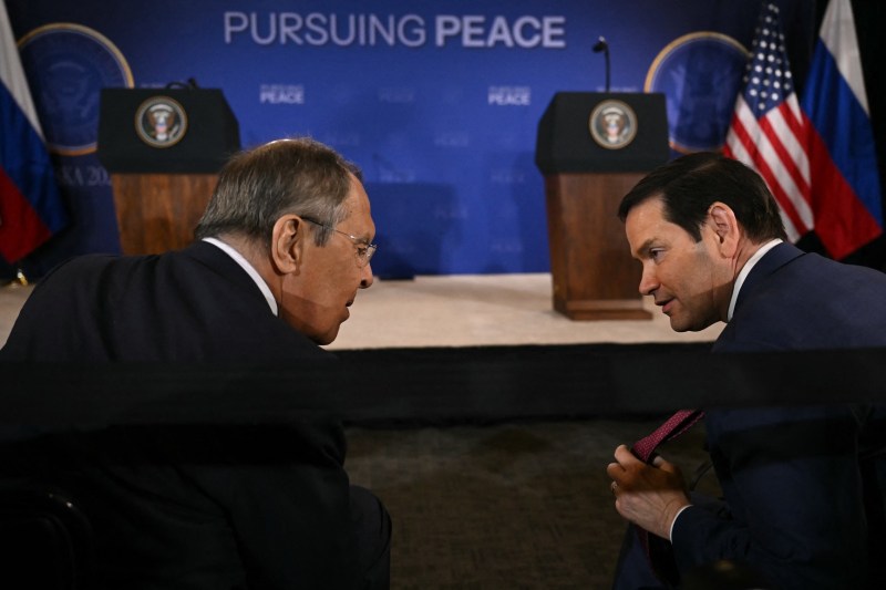 După zvonurile de izolare, Lavrov revine și declară că a primit un mesaj din partea americanilor și este deschis să se întâlnească cu Rubio.