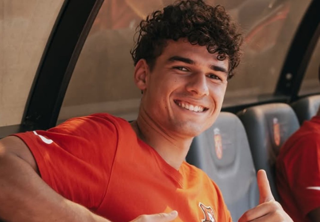 FCSB a descoperit fundașul stânga.