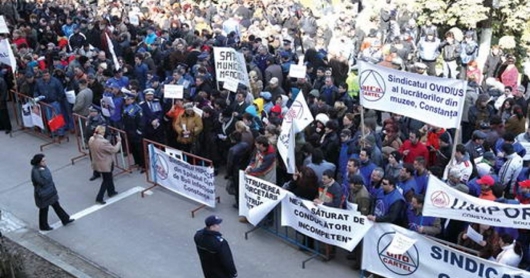 Sindicatele protestează decisiv împotriva hotărârii Executivului de a întrerupe compensația pentru prima zi de concediu medical: O limitare a dreptului la asistență socială.