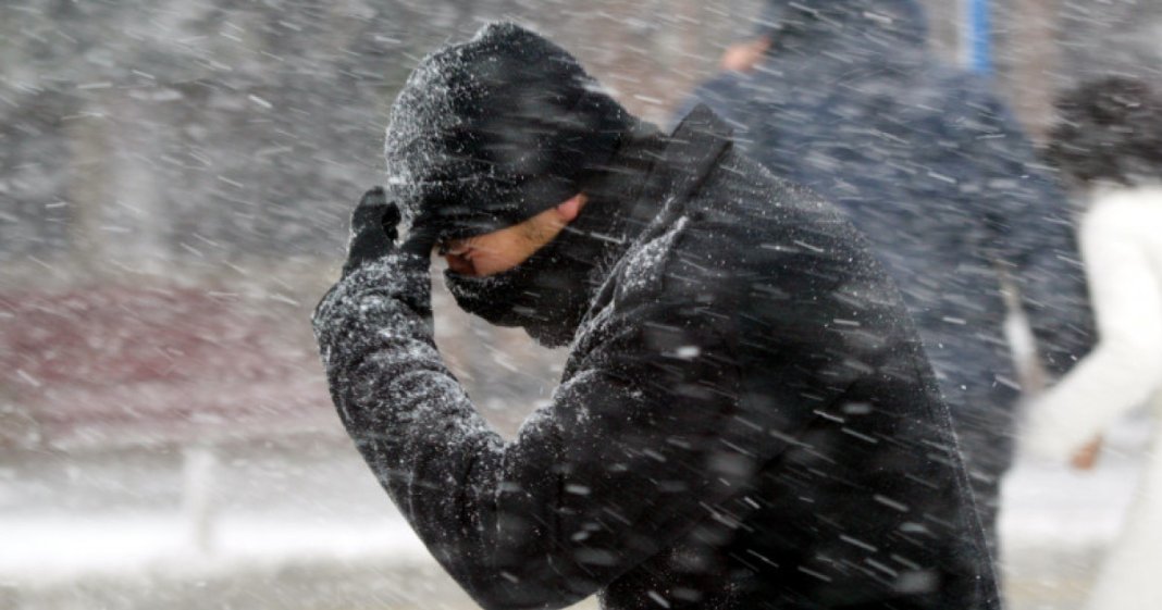 Vreme severă în România: Alertă galbenă în 23 de județe și alertă portocalie de viscol montan, cu vânturi ce ating 140 km/h