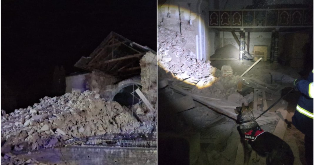 Alertă în Sălaj: Turnul unei biserici s-a prăbușit pe carosabil. Pompierii investighează dacă sunt victime printre dărâmături.