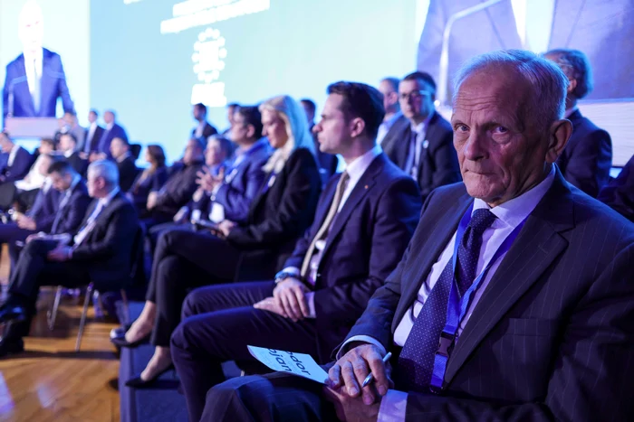 De ce PSD continuă să rămână la putere. Theodor Stolojan explică semnificația „reformelor complet”