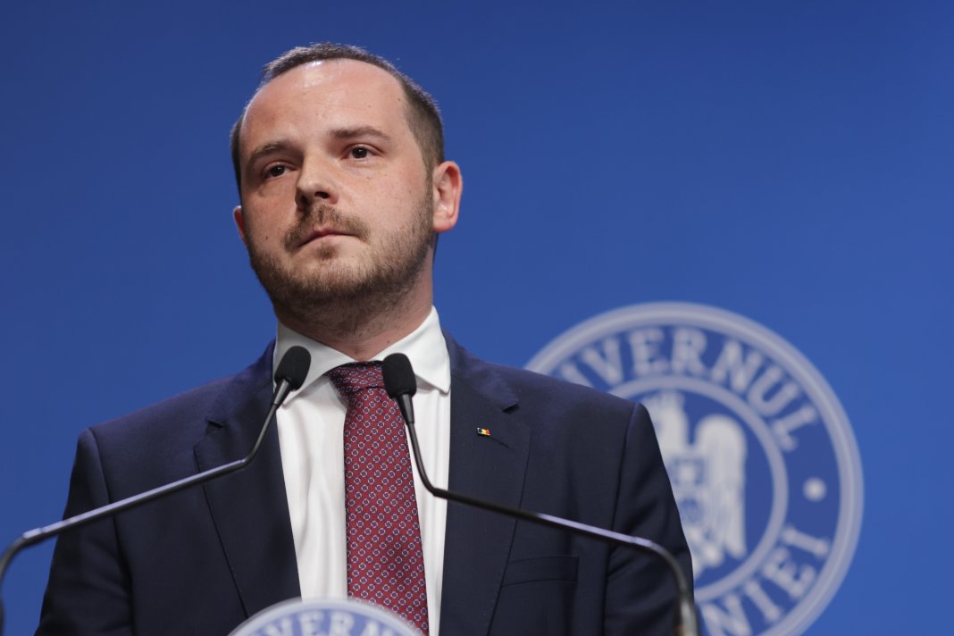 După ce ministrul Sănătății Rogobete a creat panică pe Facebook prin anunțul mobilizării a 6 spitale pentru un avion întors pe Otopeni, informăm că Rogobete nu va mai ocupa funcția de ministru. De asemenea, toți vom sfârși, dar nu în curând, ci într-un anumit moment.