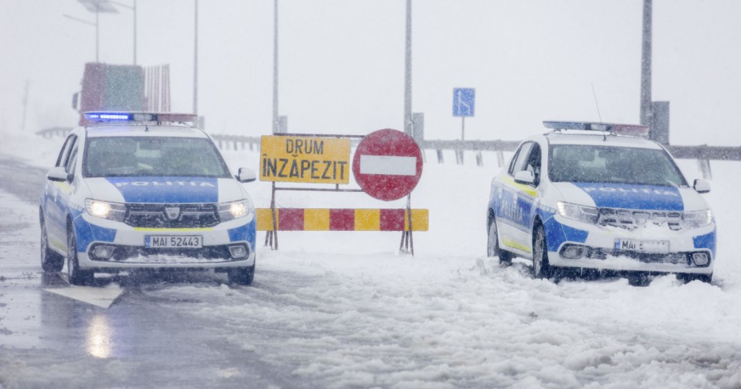 Viscol în 16 județe și București: arbori doborâți, vehicule deteriorate, căi de acces restricționate.
