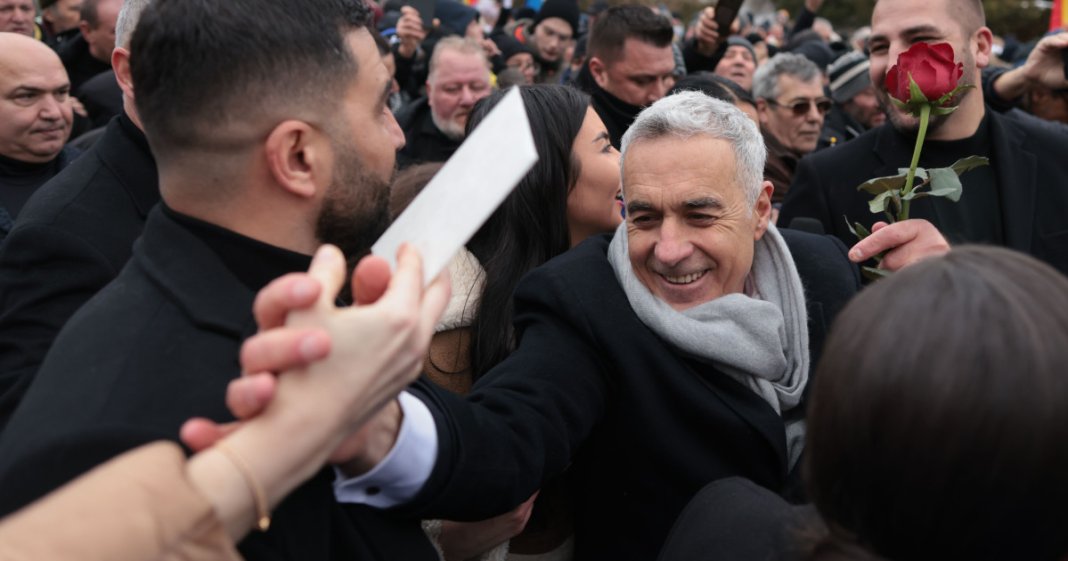 „Dumnezeu ne ajută pe fiecare dintre noi”. Călin Georgescu nu a mai încasat salariul de la Universitatea din Pitești din...