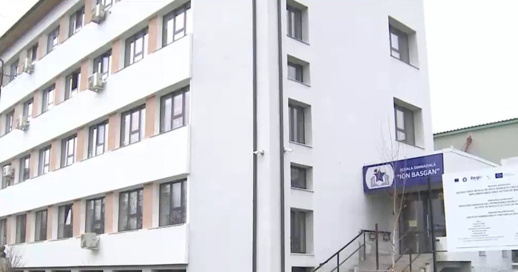 Eforturi pentru readucerea în țară a celor 28 de studenți blocați în Dubai. Părintele unui copil: „Nici nu avem ce...