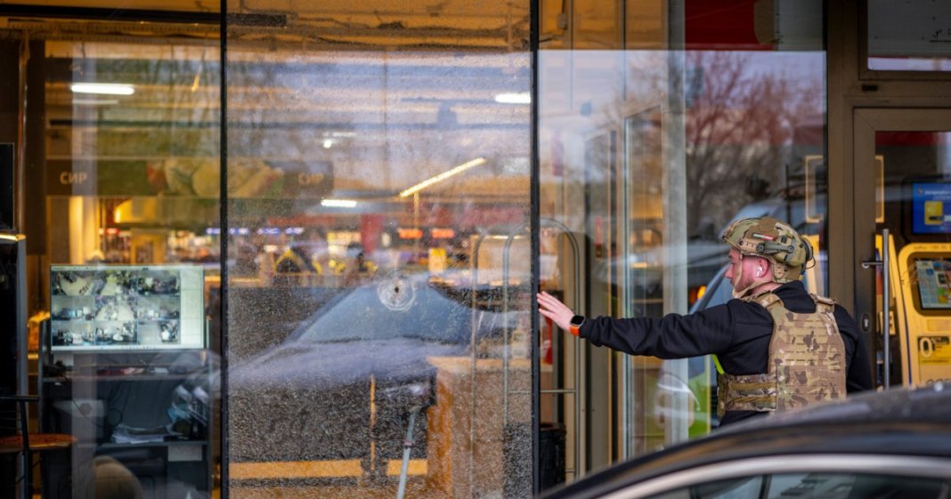 Atac armat într-un magazin alimentar din Kiev: minimum 5 morți și 10 răniți. Agresorul, neutralizat de forțele...