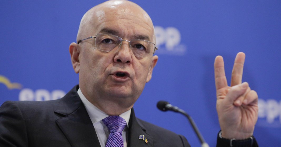 Emil Boc, comunicat pentru PSD și Opoziție: Formațiunile care susțin o moțiune de cenzură sunt obligate să constituie noul Guvern.