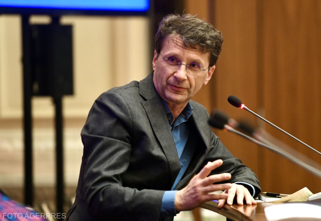Leul se află într-o depreciere constantă în cadrul crizei politice. Euro ajunge la un nou vârf pe piața interbancară.