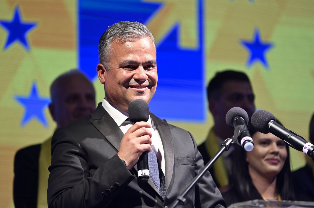 Adrian Veștea a făcut publică lista miniștrilor pentru noul Guvern și se îndreaptă către Parlament. Cine va face parte din cabinetul său?