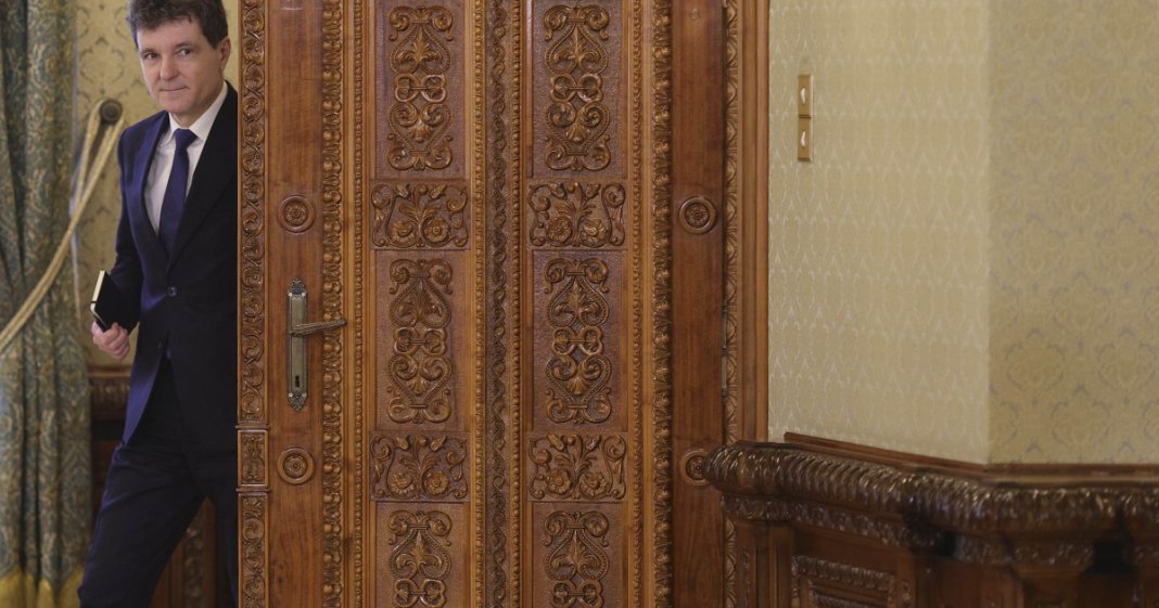 Nicușor Dan este așteptat să desemneze premierul în cursul acestei săptămâni. Tomac continuă să fie favorit la Cotroceni...