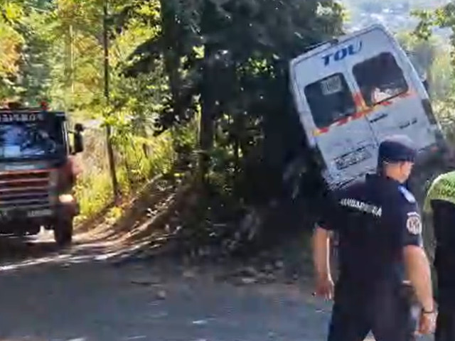 Accident grav cu microbuzul echipei Dinamo 2: Adrian Ropotan rănit, o persoană decedată. Activare Plan Roșu.