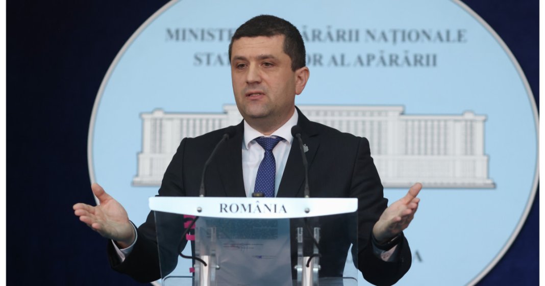 Miruță: „Au fost construite ilegal două clădiri la 100 de metri distanță de un depozit de muniție”. 18 lucrători ai...