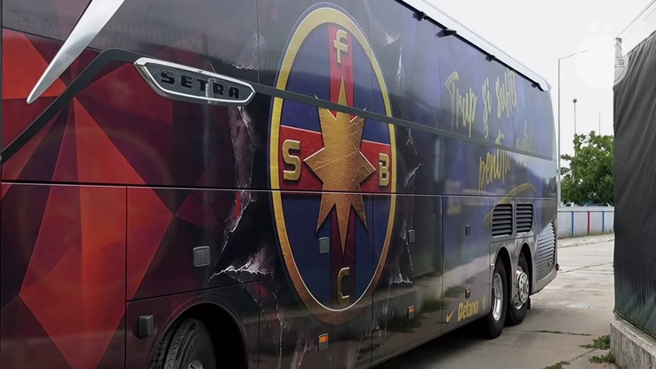 Și-au întins mâinile în aer la privirea lui! » Aspectul actualizat al autocarului FCSB, după aplicarea foliei. Inaugurat astăzi în Ghencea.