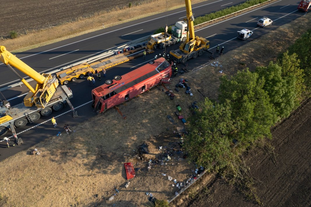 Accident serios de autobuz în Ungaria: 12 decedați și 10 răniți grav