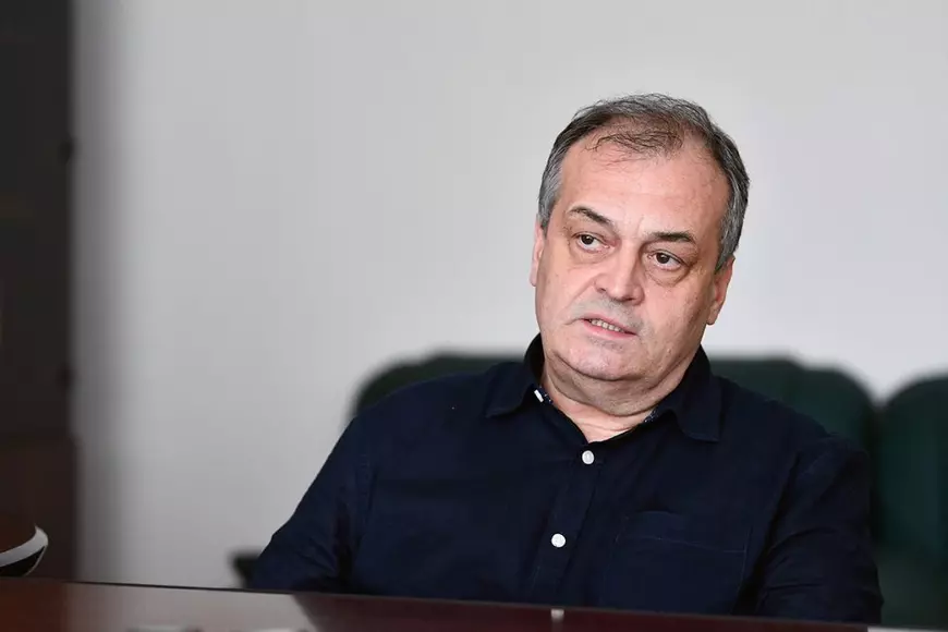 Marian Voinea, antreprenorul reținut în dosarul de corupție din sectorul armamentului, are conexiuni cu 'Ndrangheta. Marian Voinea, antreprenorul reținut în dosarul de corupție din sectorul armamentului, are conexiuni cu 'Ndrangheta.
